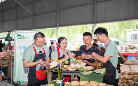 做好“雙服務(wù)”：嘉昕小廚房開(kāi)播，本期主角---蓮藕